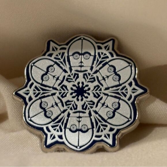 Disney Star Wars Collectible trading 3 Pin Set Snowflake R2-D2 Master Yoda C-3PO - Picture 5 of 8